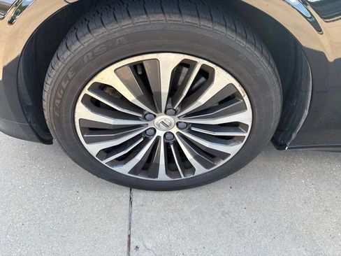 Used 2020 Volvo S90 T6 Momentum AWD/4WD image 2