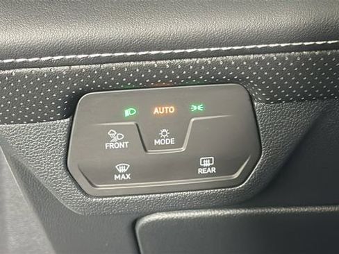 Used 2024 Volkswagen Atlas SE AWD/4WD image 20