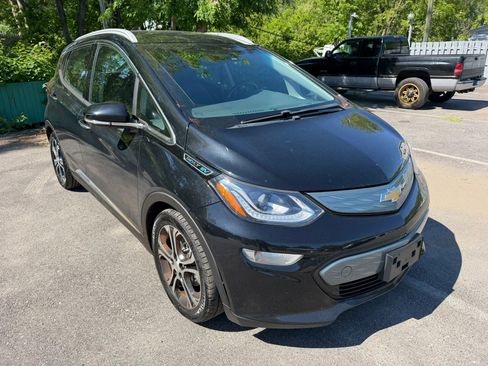 Used 2019 Chevrolet Bolt Premier w/ Infotainment Package FWD image 3