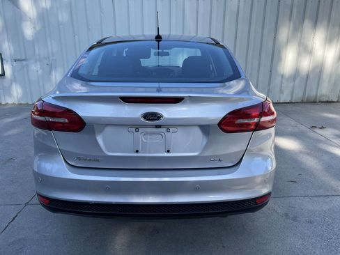 Used 2017 Ford Focus SEL w/ Cold Weather Package FWD image 4