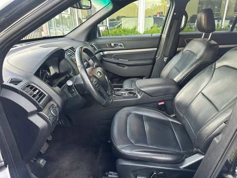 Used 2018 Ford Explorer XLT w/ Equipment Group 202A FWD image 9
