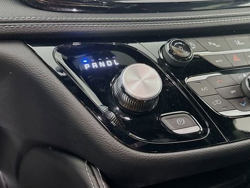 Used 2025 Chrysler Pacifica Limited image 26