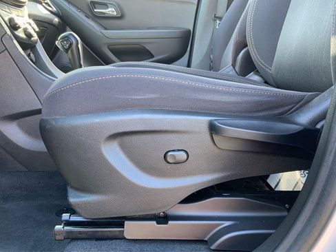 Used 2019 Chevrolet Trax LT FWD image 19