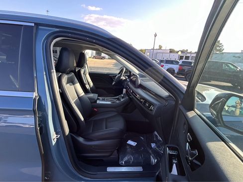 New 2025 Lincoln Aviator AWD w/ Equipment Group 101A image 22