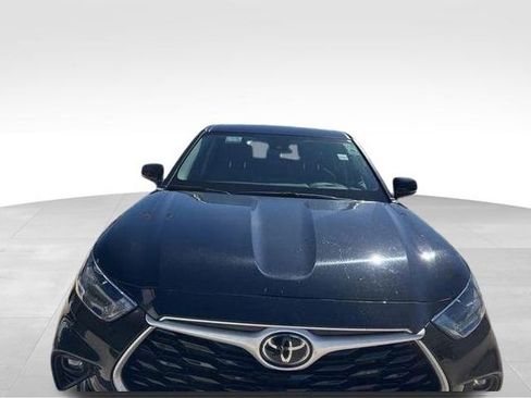 Used 2024 Toyota Highlander LE image 3