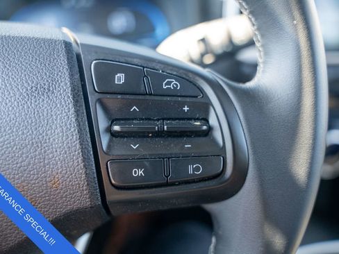 Used 2024 Hyundai Venue SEL image 22