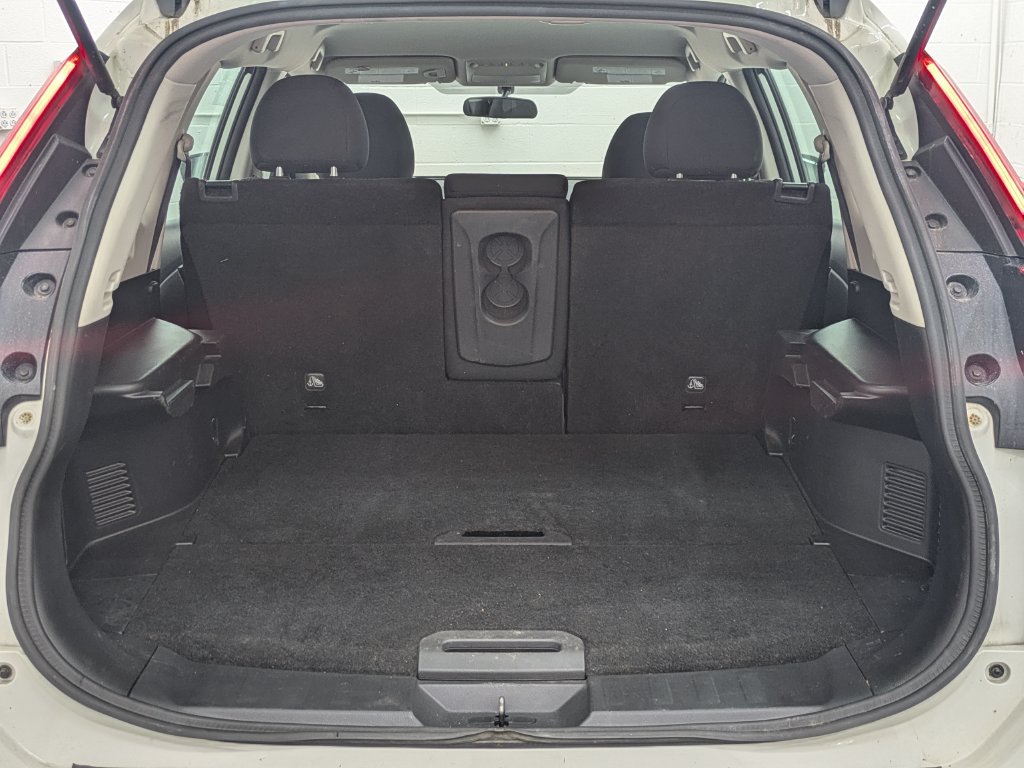 Used 2018 Nissan Rogue SV FWD image 13