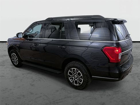 Used 2024 Ford Expedition XLT AWD/4WD image 2