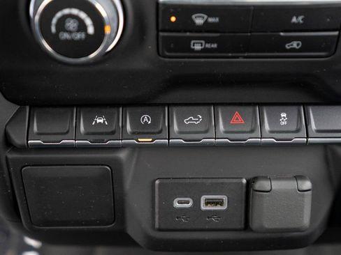 Certified 2023 Chevrolet Silverado 1500 Custom image 25