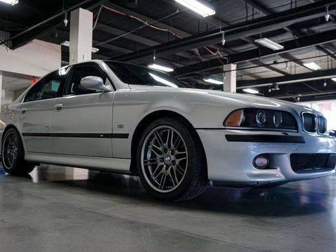 Used 2002 BMW M5 RWD image 2