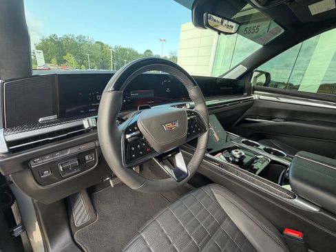 Used 2025 Cadillac Escalade ESV V AWD/4WD image 13