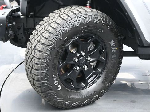 Used 2020 Jeep Gladiator Rubicon AWD/4WD image 22