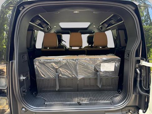 New 2026 Land Rover Defender 110 X-Dynamic SE AWD/4WD image 29