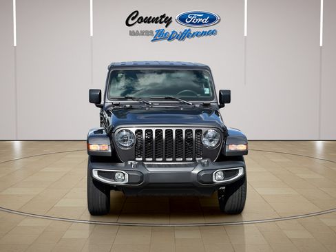 Used 2023 Jeep Gladiator Sport AWD/4WD image 12