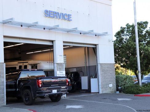 Used 2025 Chevrolet Silverado 1500 RST w/ Convenience Package II AWD/4WD image 42