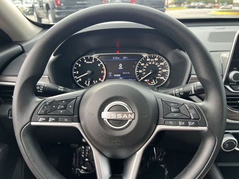 Used 2025 Nissan Altima 2.5 SV FWD image 16