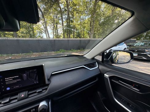 Used 2024 Toyota RAV4 XLE image 33