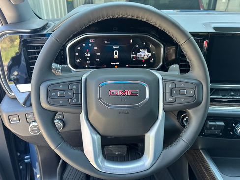 New 2026 GMC Sierra 1500 Elevation w/ LPO, Elevation Black Package AWD/4WD image 16