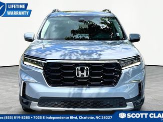 Used 2025 Honda Pilot Touring video 2