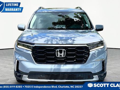 Used 2025 Honda Pilot Touring image 2
