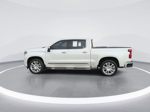 Used 2023 Chevrolet Silverado 1500 High Country w/ High Country Premium Package AWD/4WD image 5