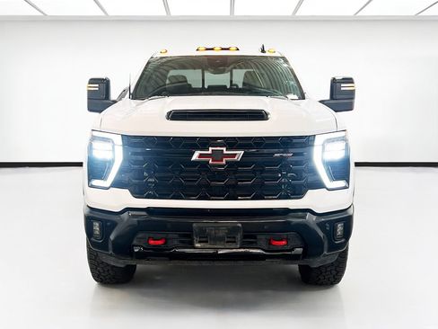Used 2025 Chevrolet Silverado 2500 ZR2 w/ Technology Package AWD/4WD image 2