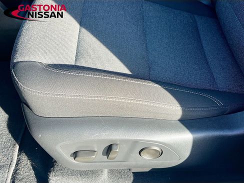 Used 2025 GMC Acadia Elevation image 26