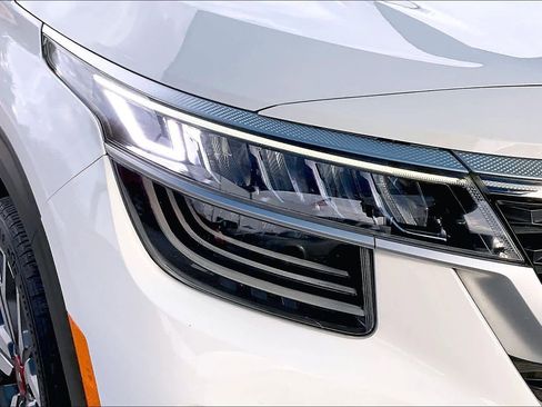 Used 2021 Kia Seltos SX image 28