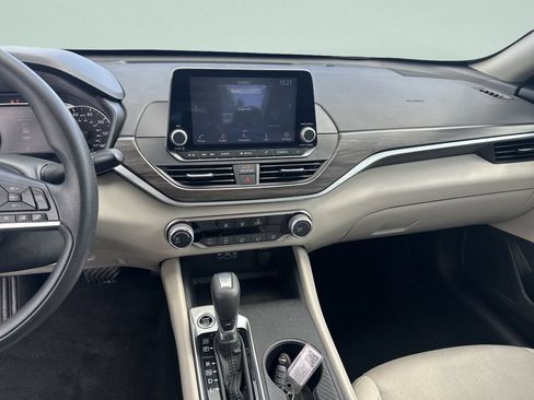 Used 2025 Nissan Altima 2.5 SV FWD image 25