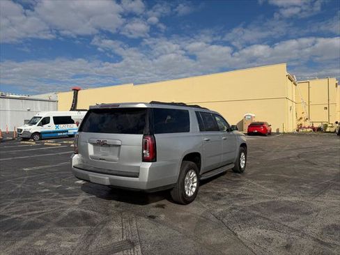 Used 2019 GMC Yukon XL SLT w/ Open Road Package image 4