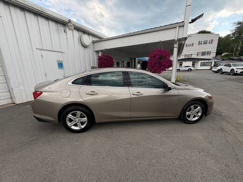 Used 2022 Chevrolet Malibu LS w/ Driver Confidence Package II FWD image 6