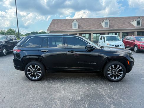 Used 2022 Jeep Grand Cherokee Overland w/ Luxury Tech Group IV AWD/4WD image 20
