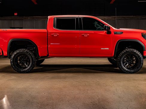 Used 2025 GMC Sierra 1500 Elevation image 11