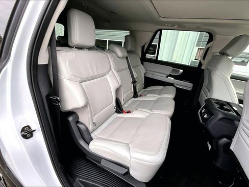 Used 2025 Ford Expedition Max Platinum image 19