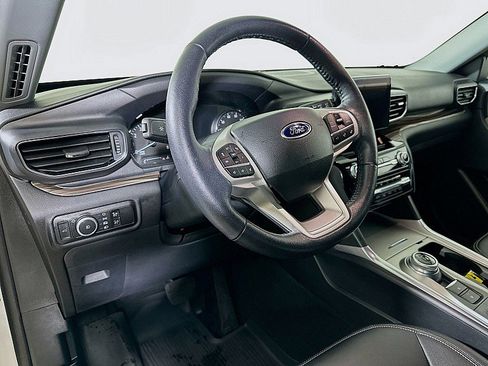 Used 2023 Ford Explorer Limited w/ Equipment Group 301A image 9