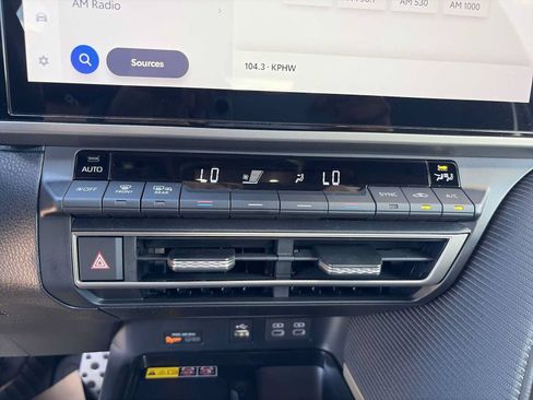 Used 2025 Toyota Camry SE FWD image 16
