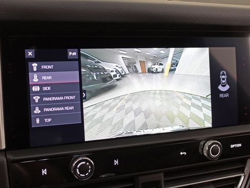 Used 2024 Porsche Macan w/ Premium Plus Package image 29