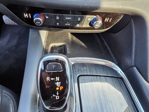 Used 2020 Buick Enclave Essence image 25