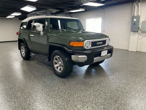 Used 2014 Toyota FJ Cruiser 4WD w/ Convenience Package image 4