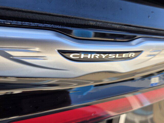 Used 2024 Chrysler Pacifica Touring-L FWD image 15