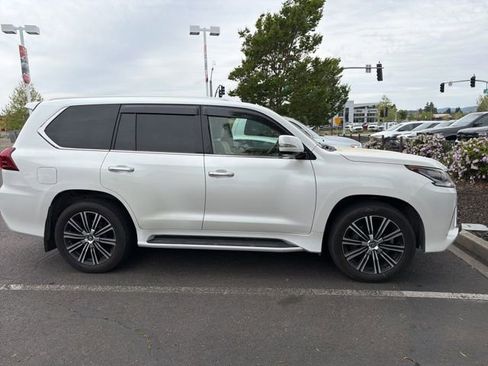 Used 2019 Lexus LX 570 4WD w/ Luxury Package image 2