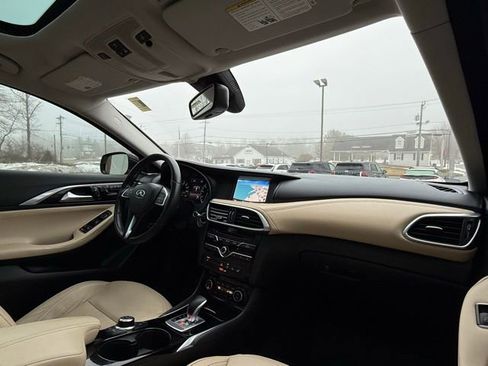 Used 2017 INFINITI QX30 Premium w/ Navigation Package image 23