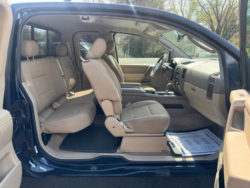 Used 2010 Nissan Titan SE w/ SE Value Truck Pkg image 22