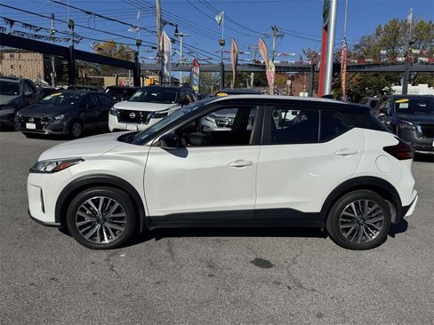 Used 2021 Nissan Kicks SV image 8