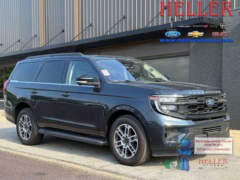 Used 2025 Ford Expedition Active AWD/4WD image 1