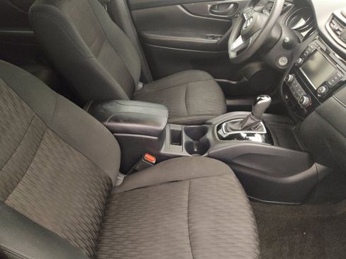 Used 2020 Nissan Rogue S FWD image 21