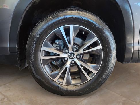 Used 2019 Toyota Highlander LE image 25