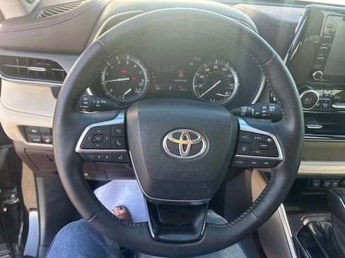 Used 2020 Toyota Highlander Limited image 20