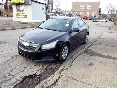 Used 2012 Chevrolet Cruze LS image 9