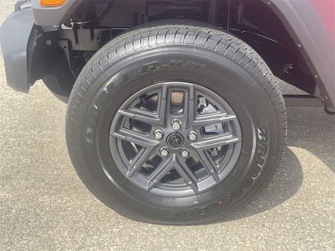 New 2025 Jeep Gladiator Sport image 9